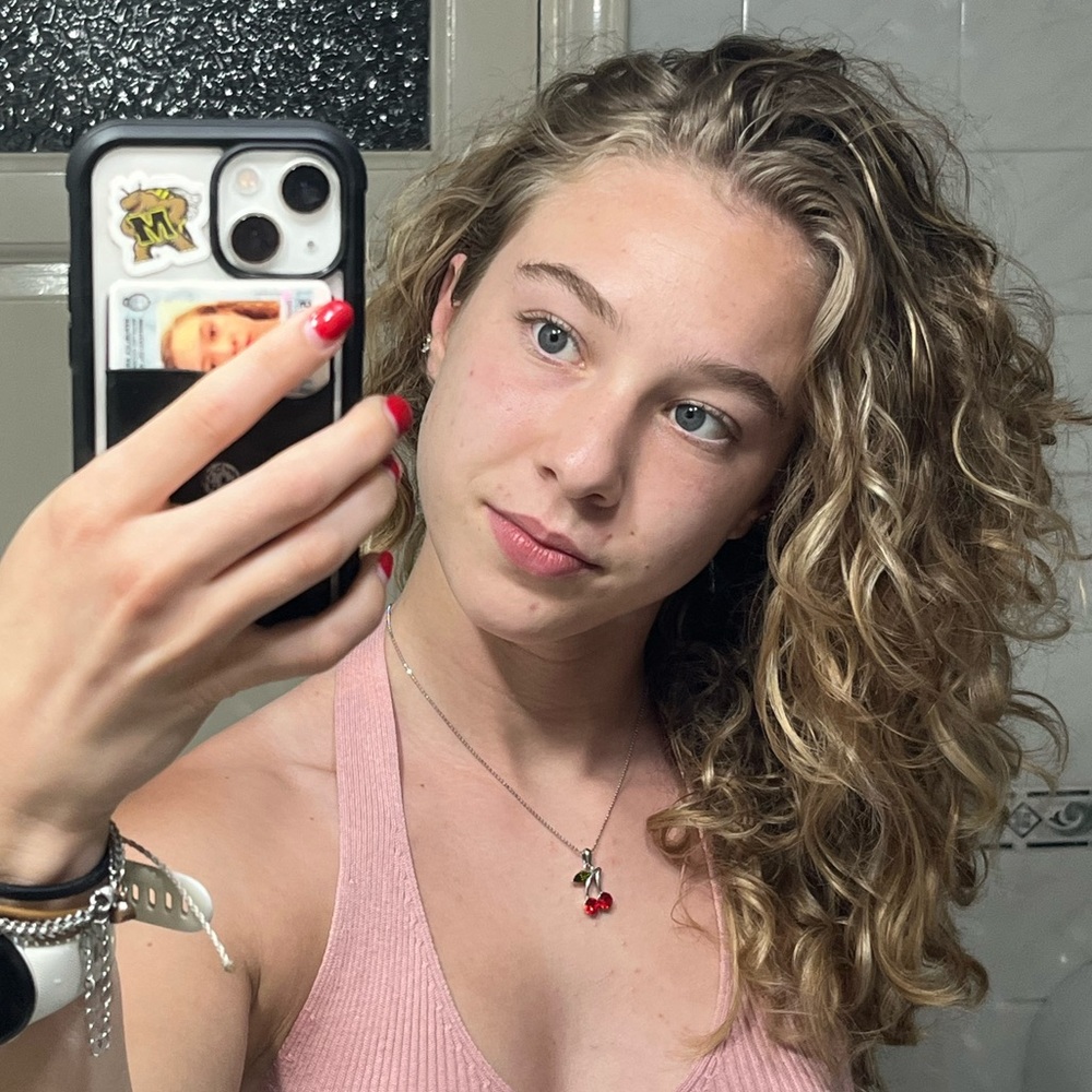Meet your Posher, Chiara